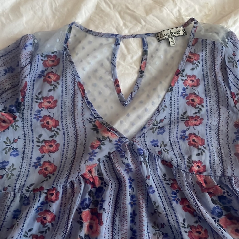 Layered bellbottoms sleeve blouse